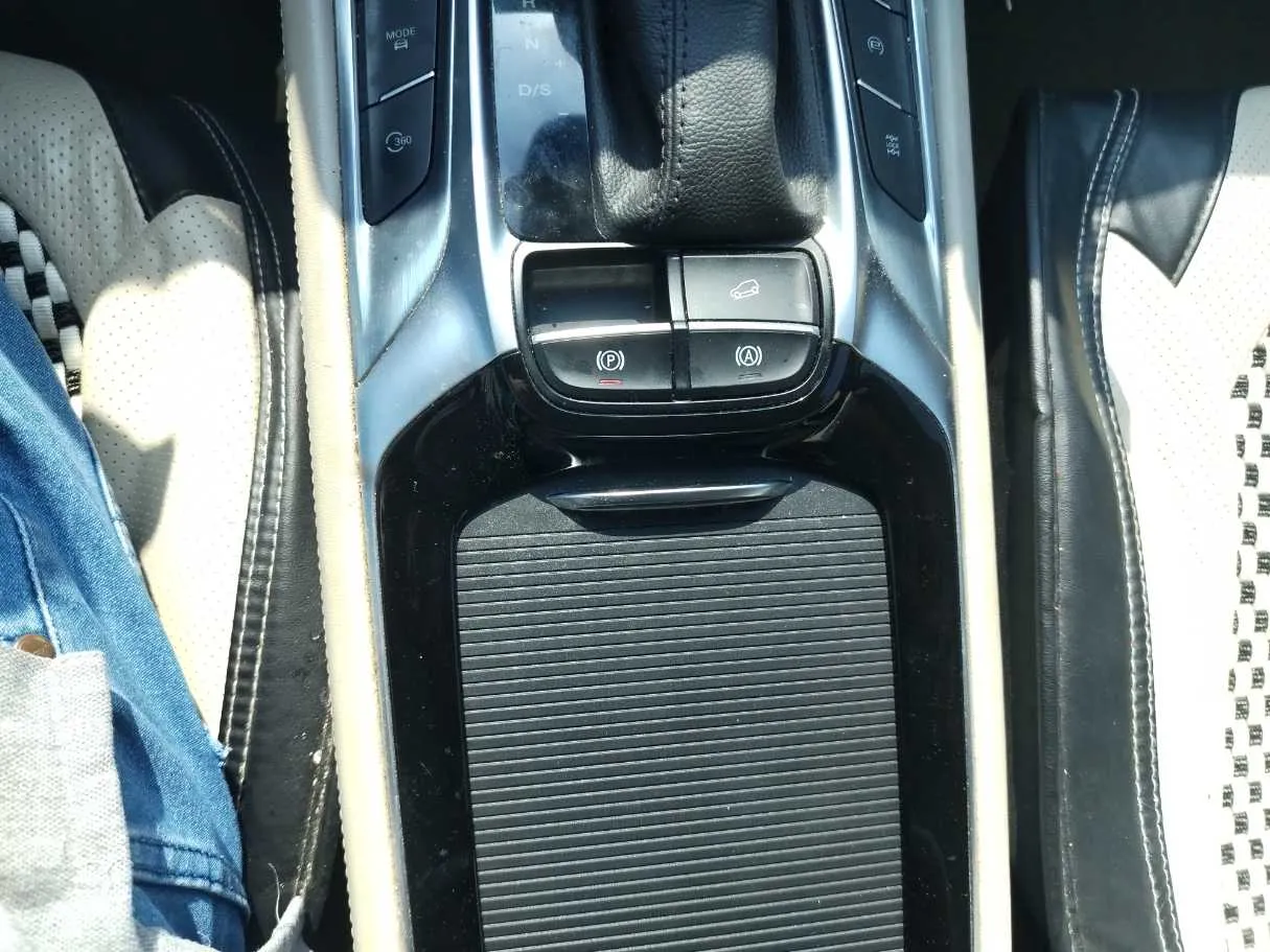 Car image 24