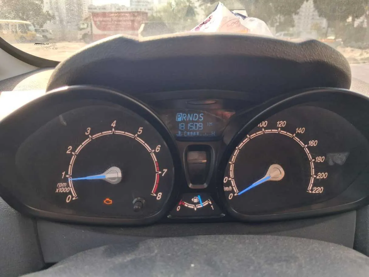 Car image 18