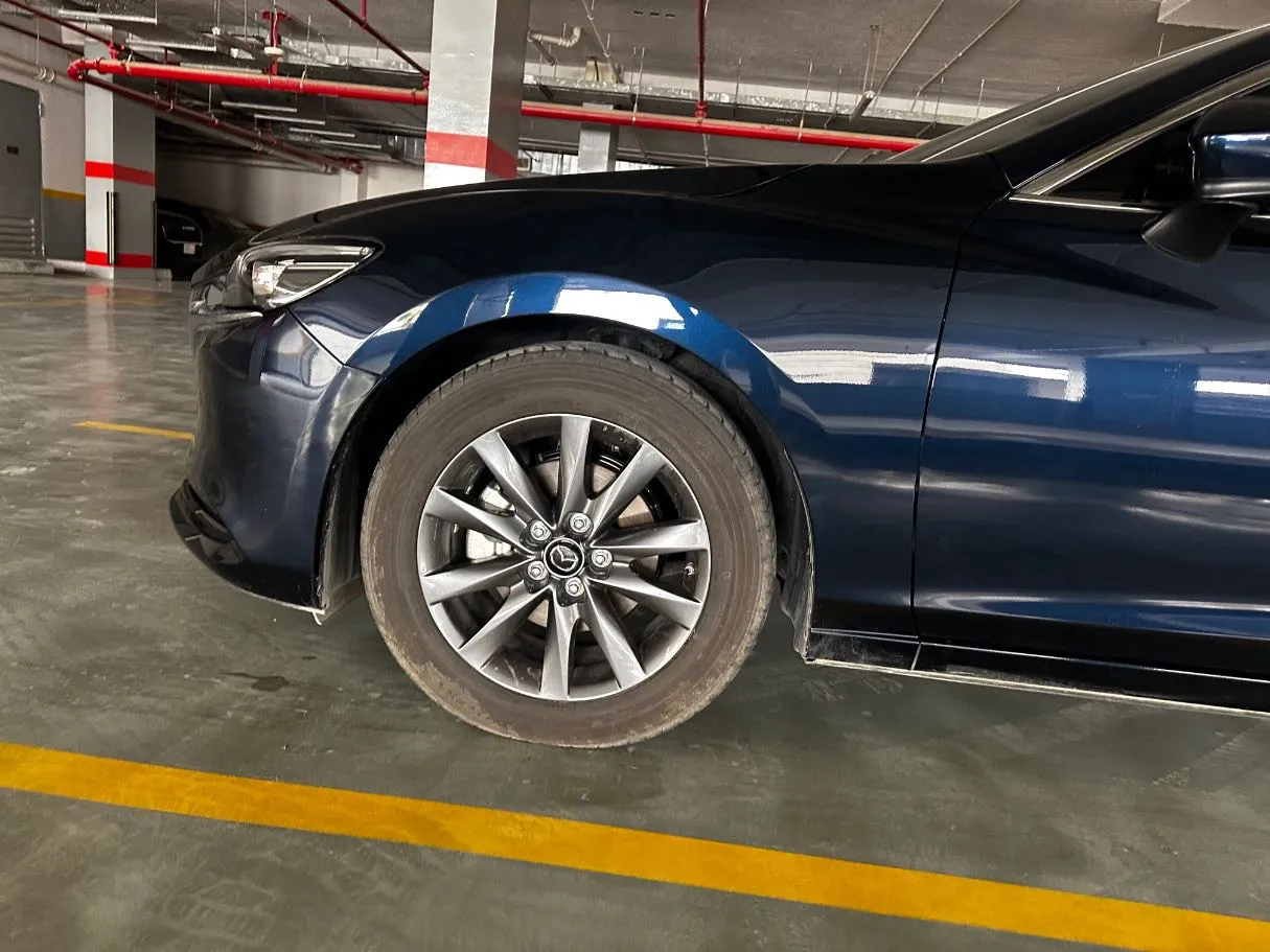 Car image 9