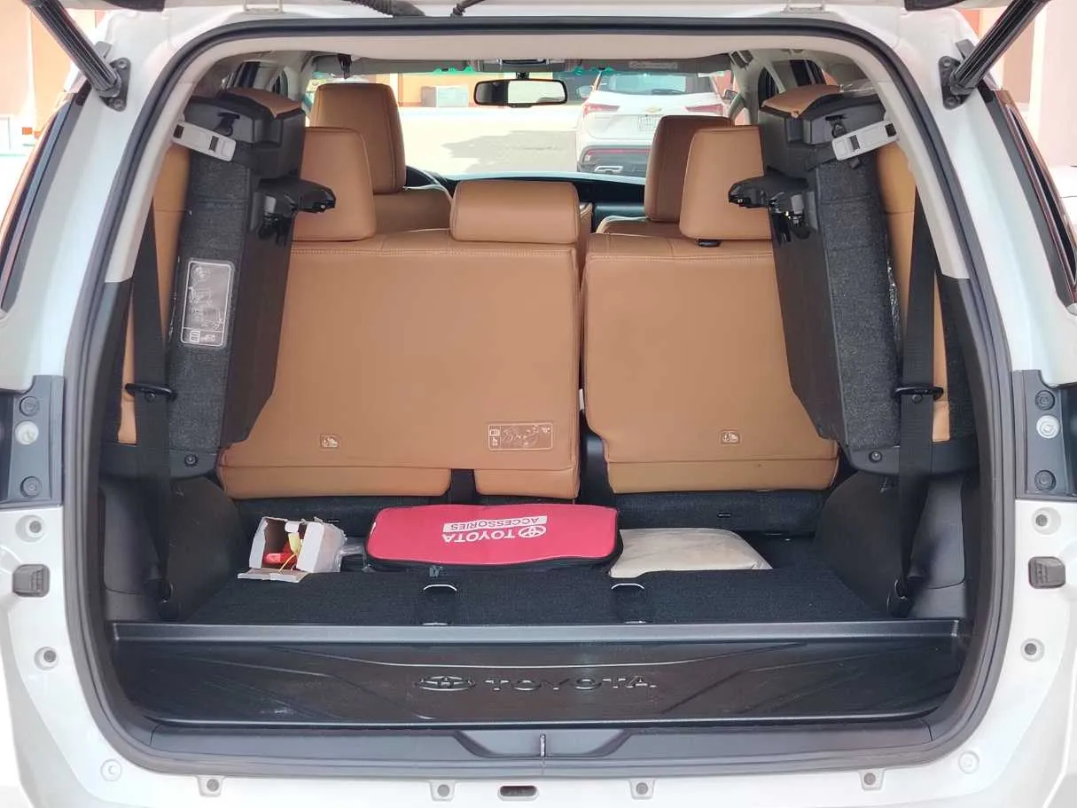 Car image 26