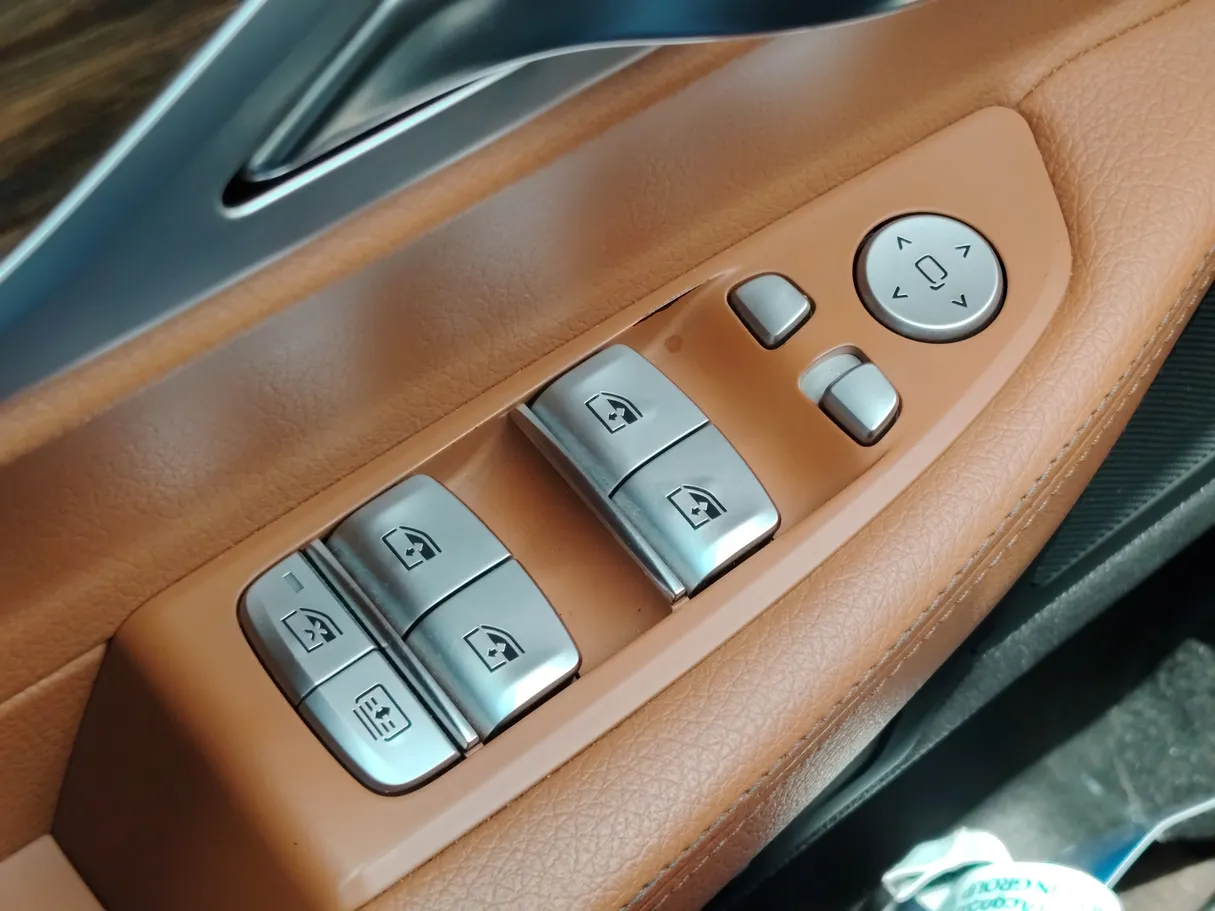 Car image 36