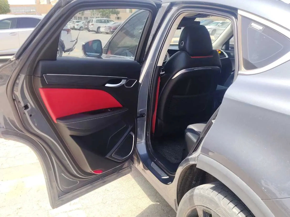 Car image 13