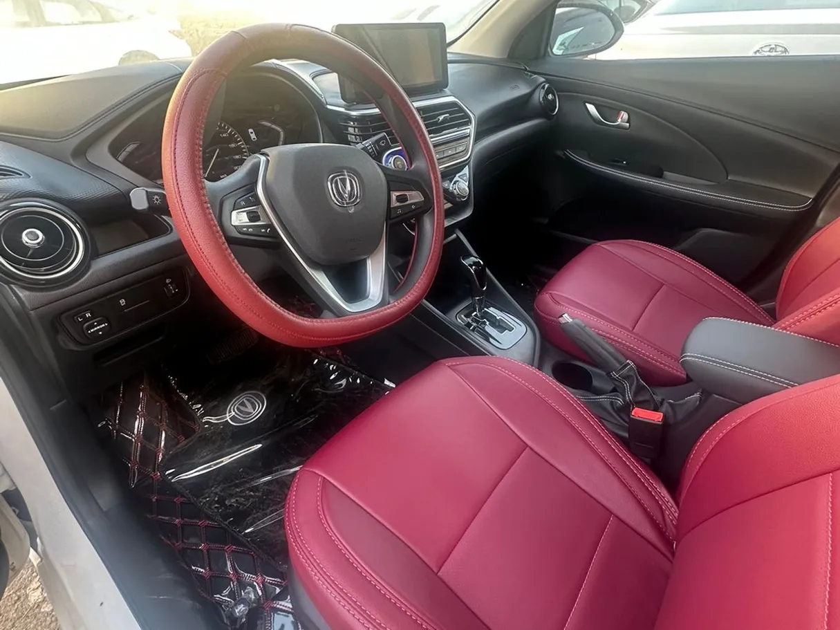 Car image 8