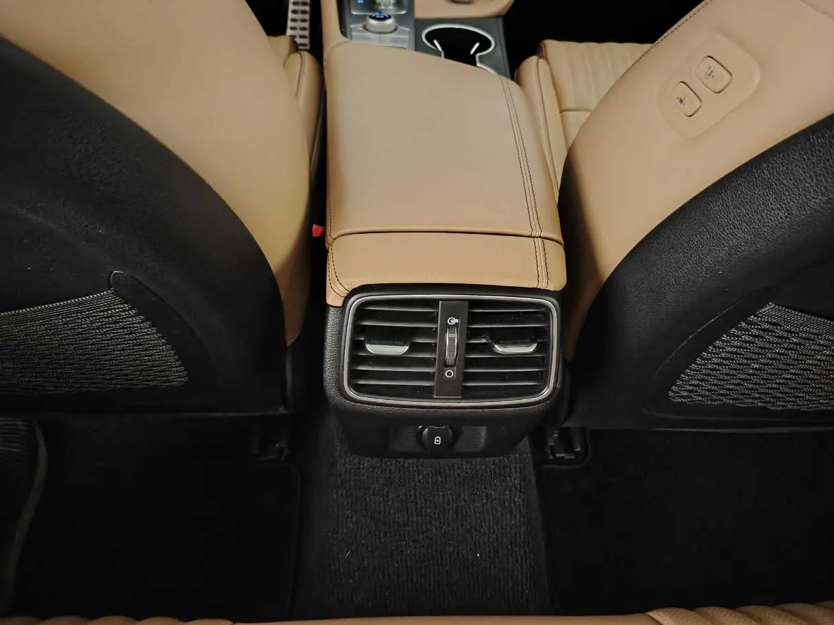 Car image 40