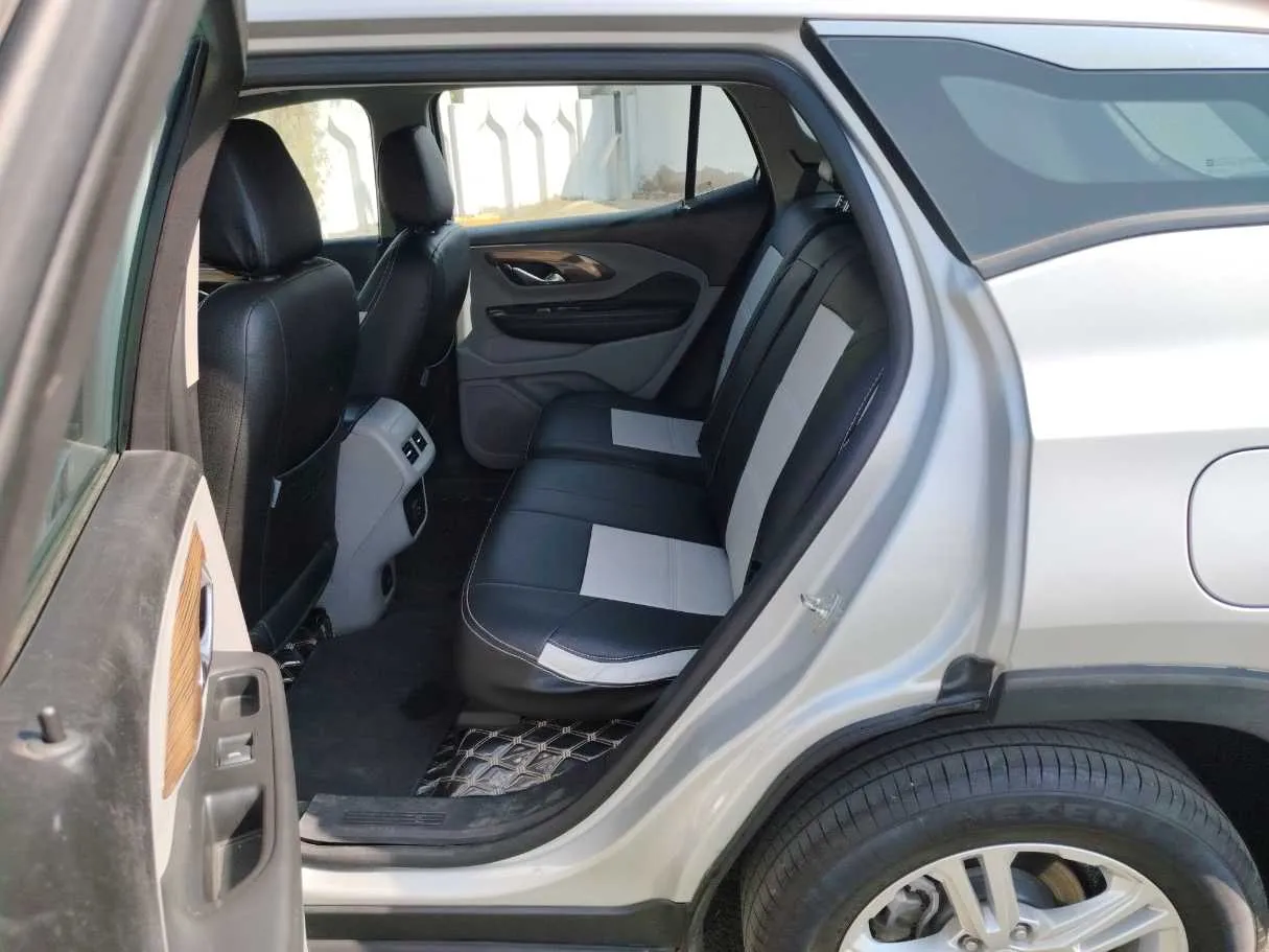 Car image 13