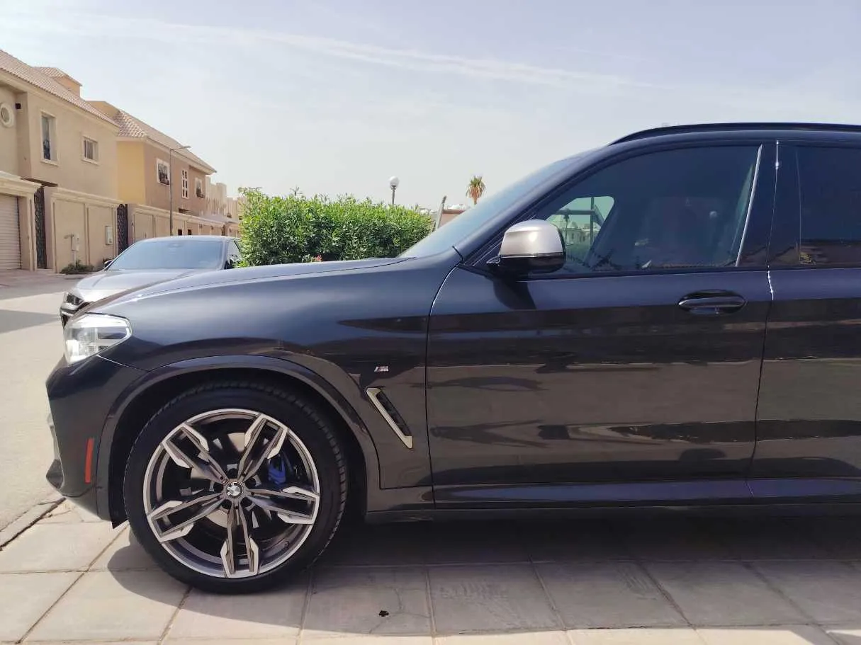 Car image 9
