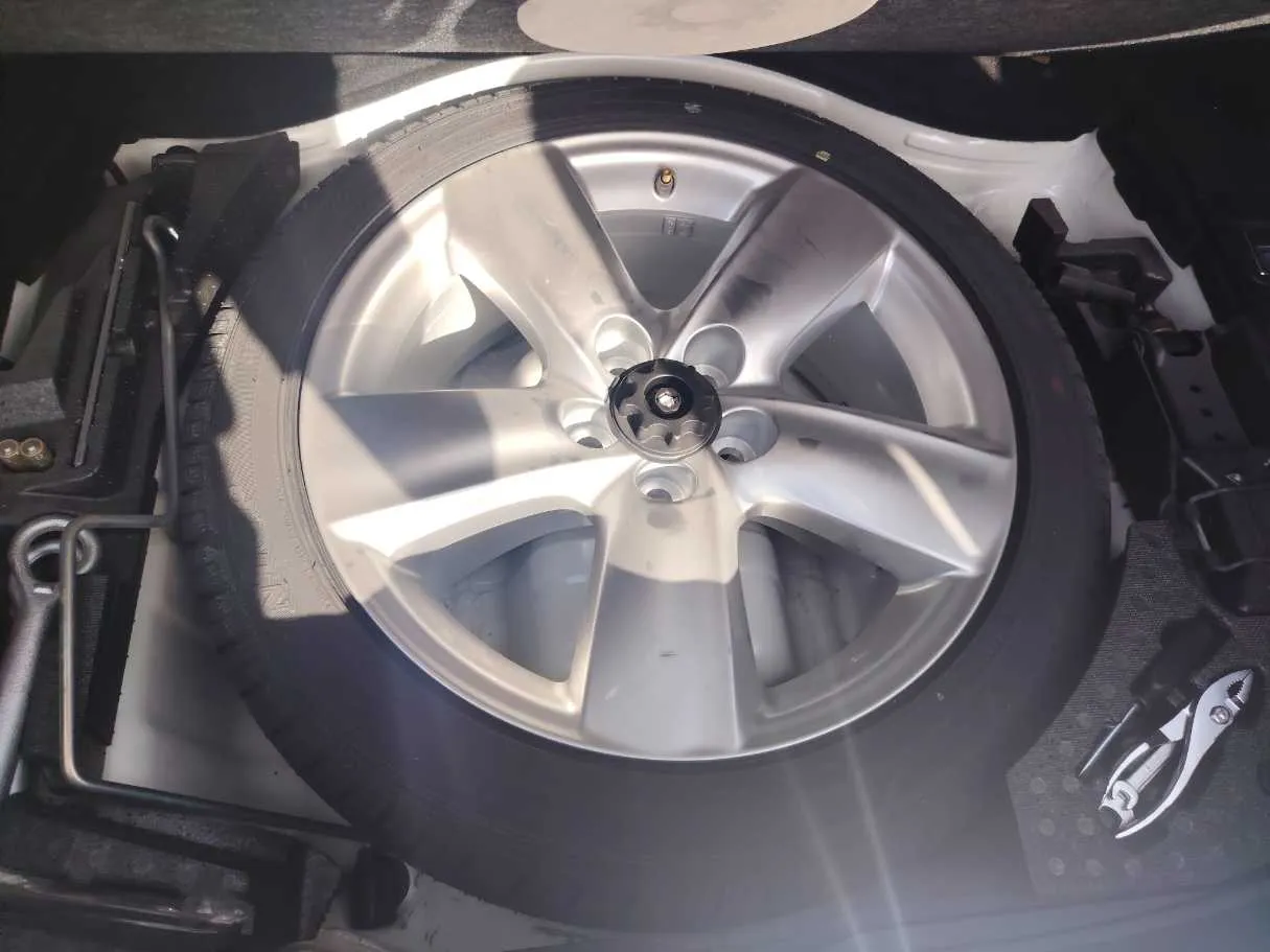 Car image 36