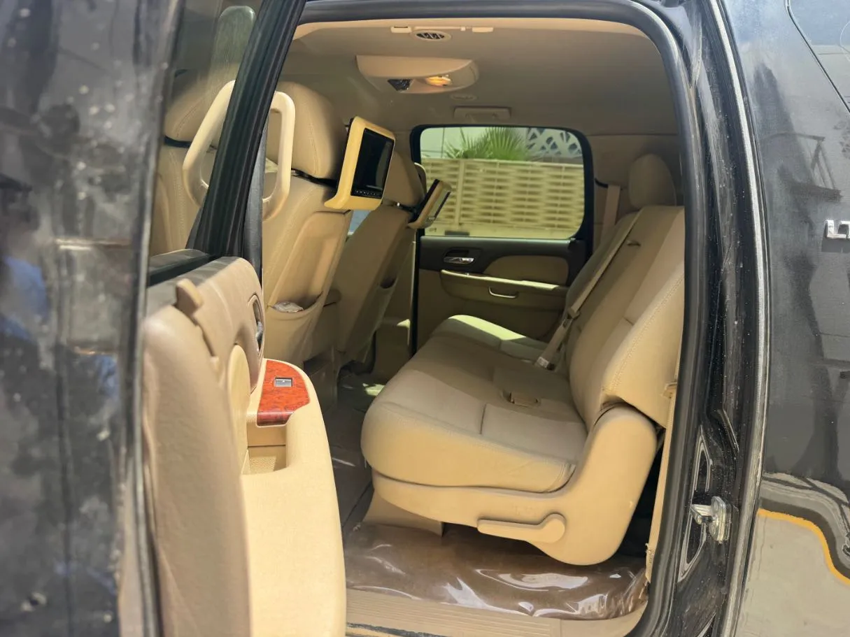 Car image 13