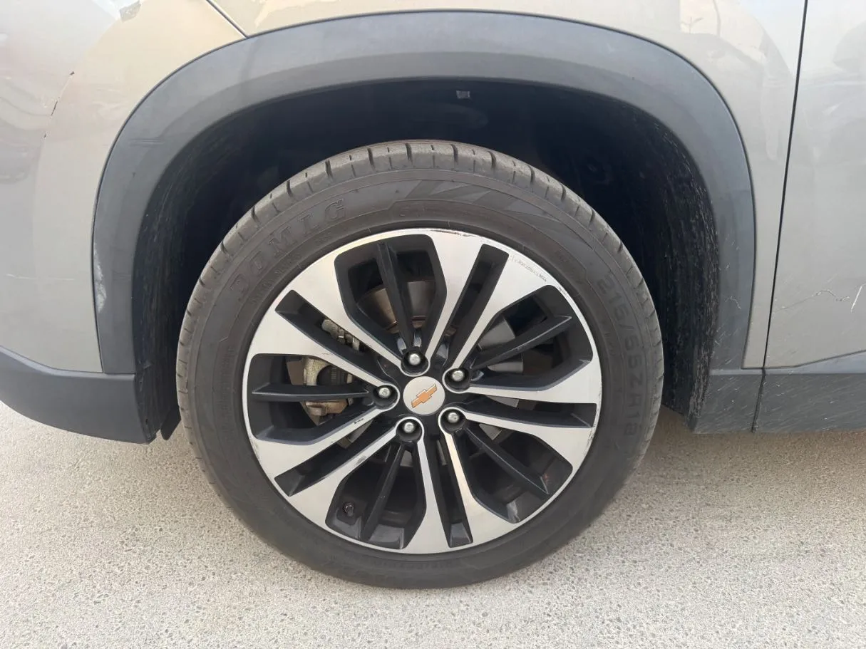 Car image 8