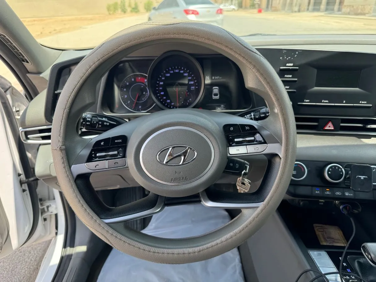 Car image 18