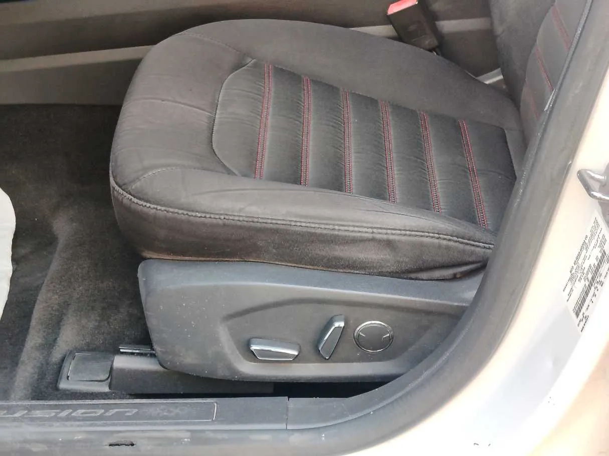 Car image 29