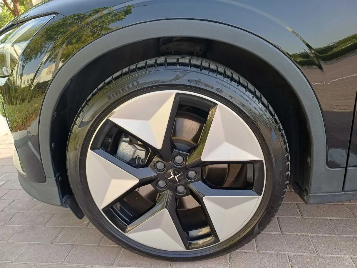 Car image 9