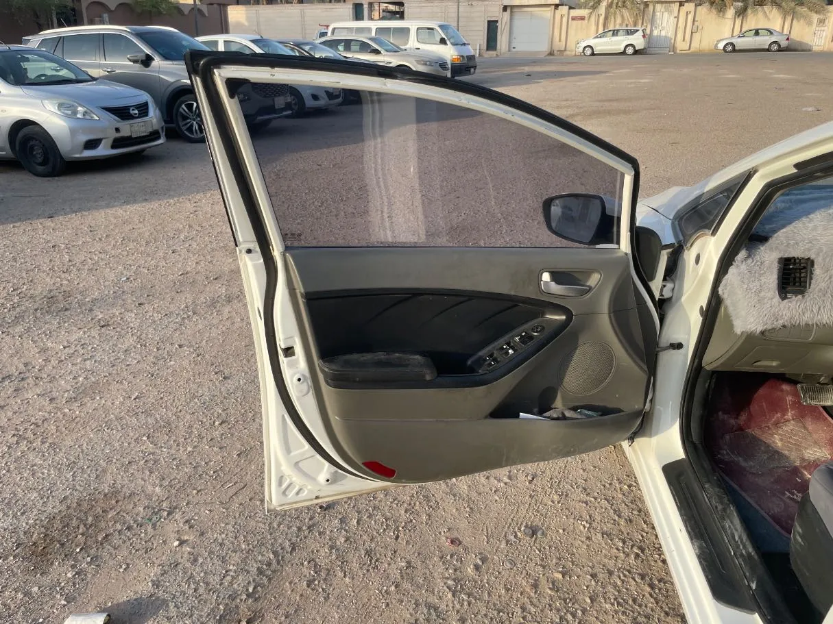 Car image 10
