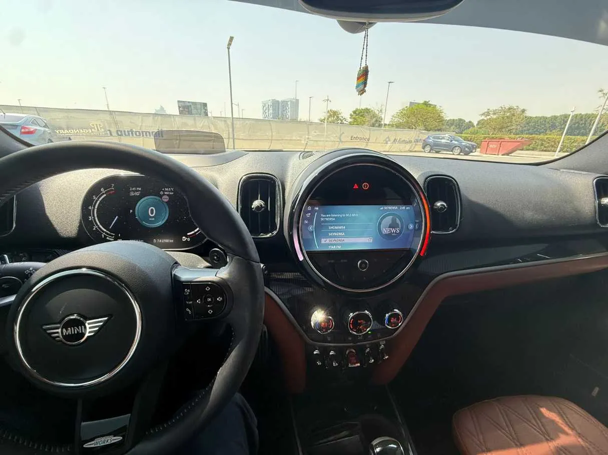 Car image 17