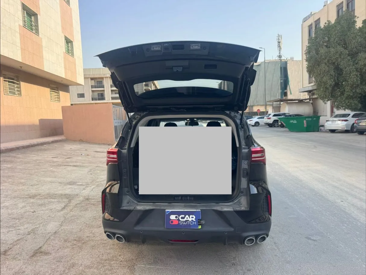 Car image 19