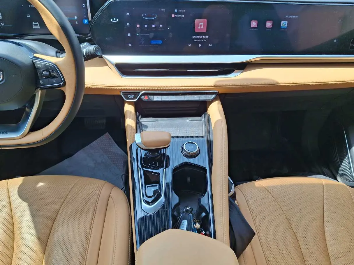 Car image 15