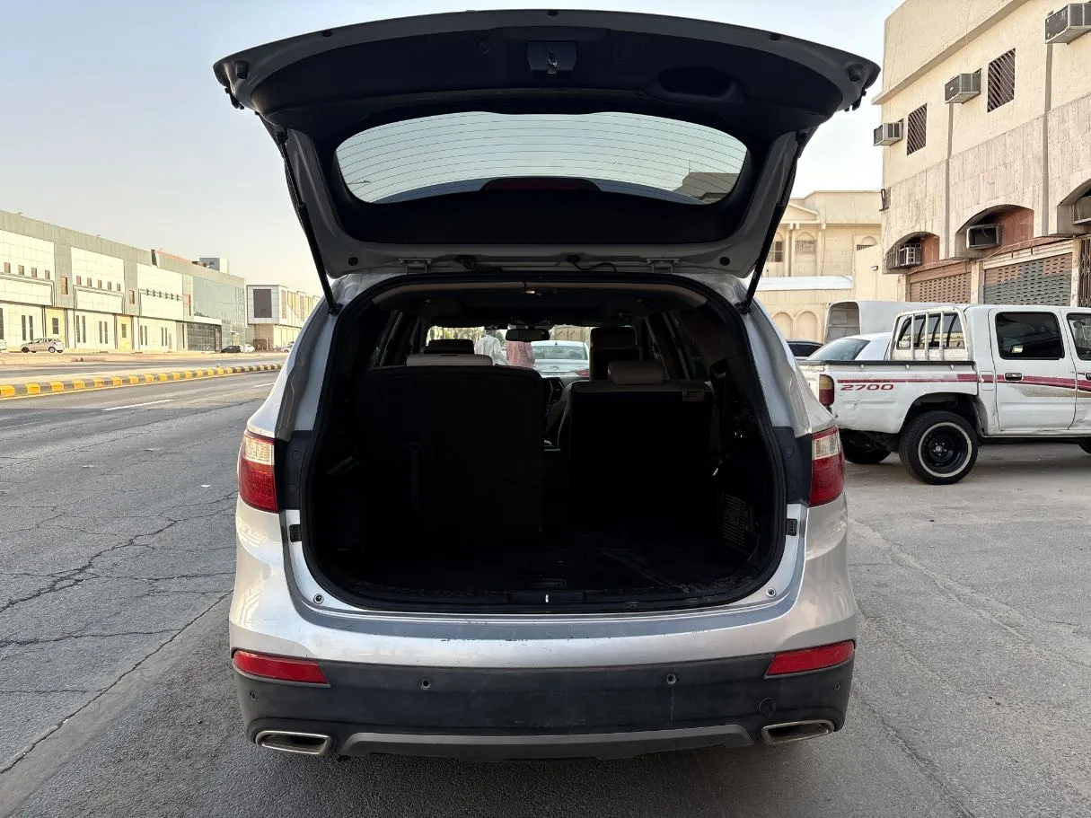 Car image 24