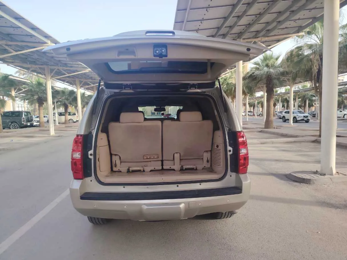 Car image 24