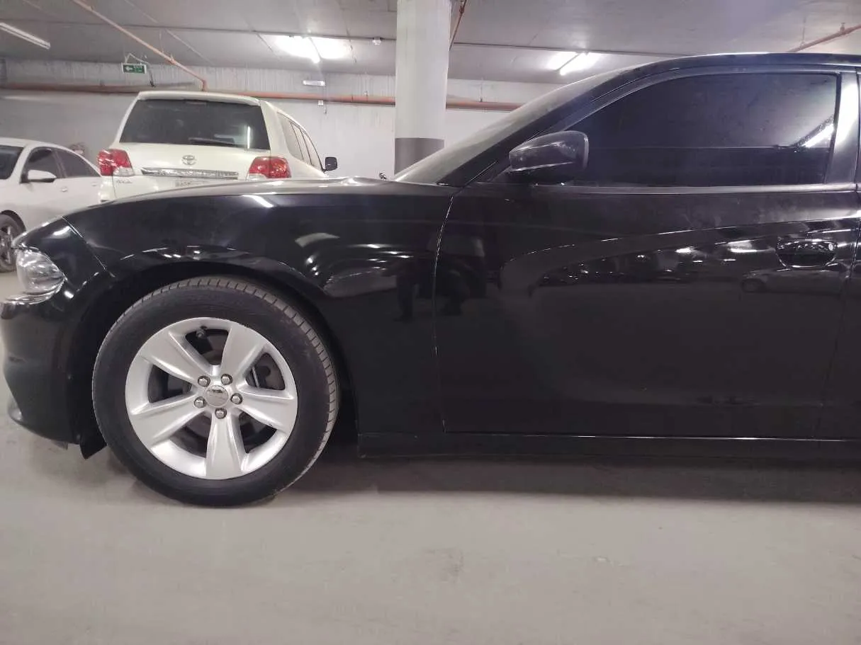 Car image 9