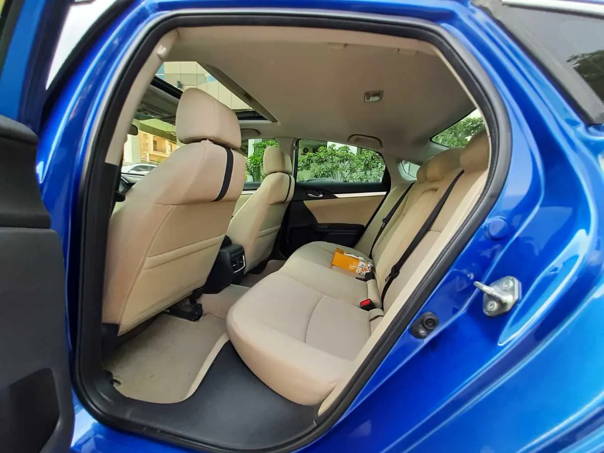 Car image 13