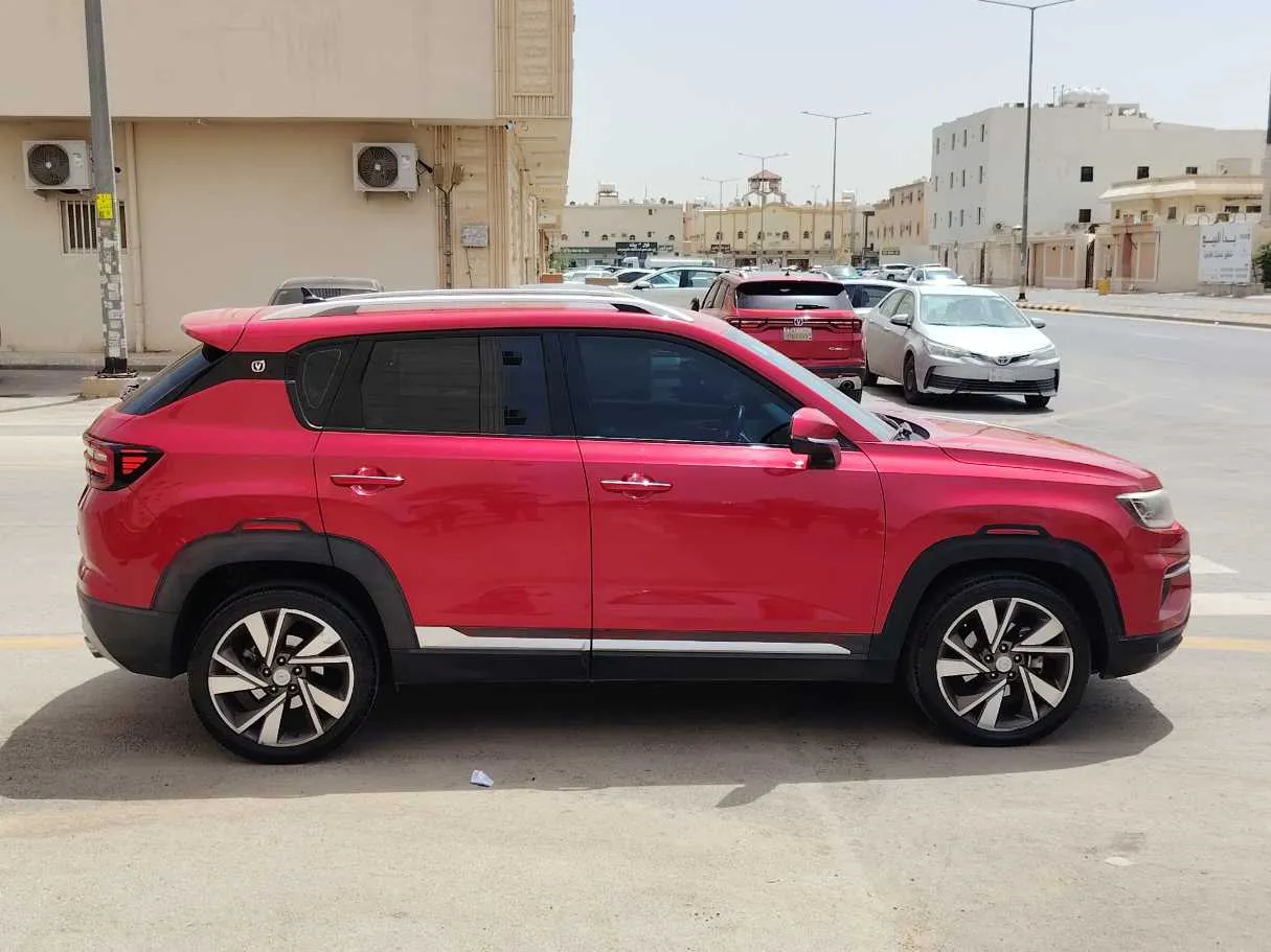 Car image 4