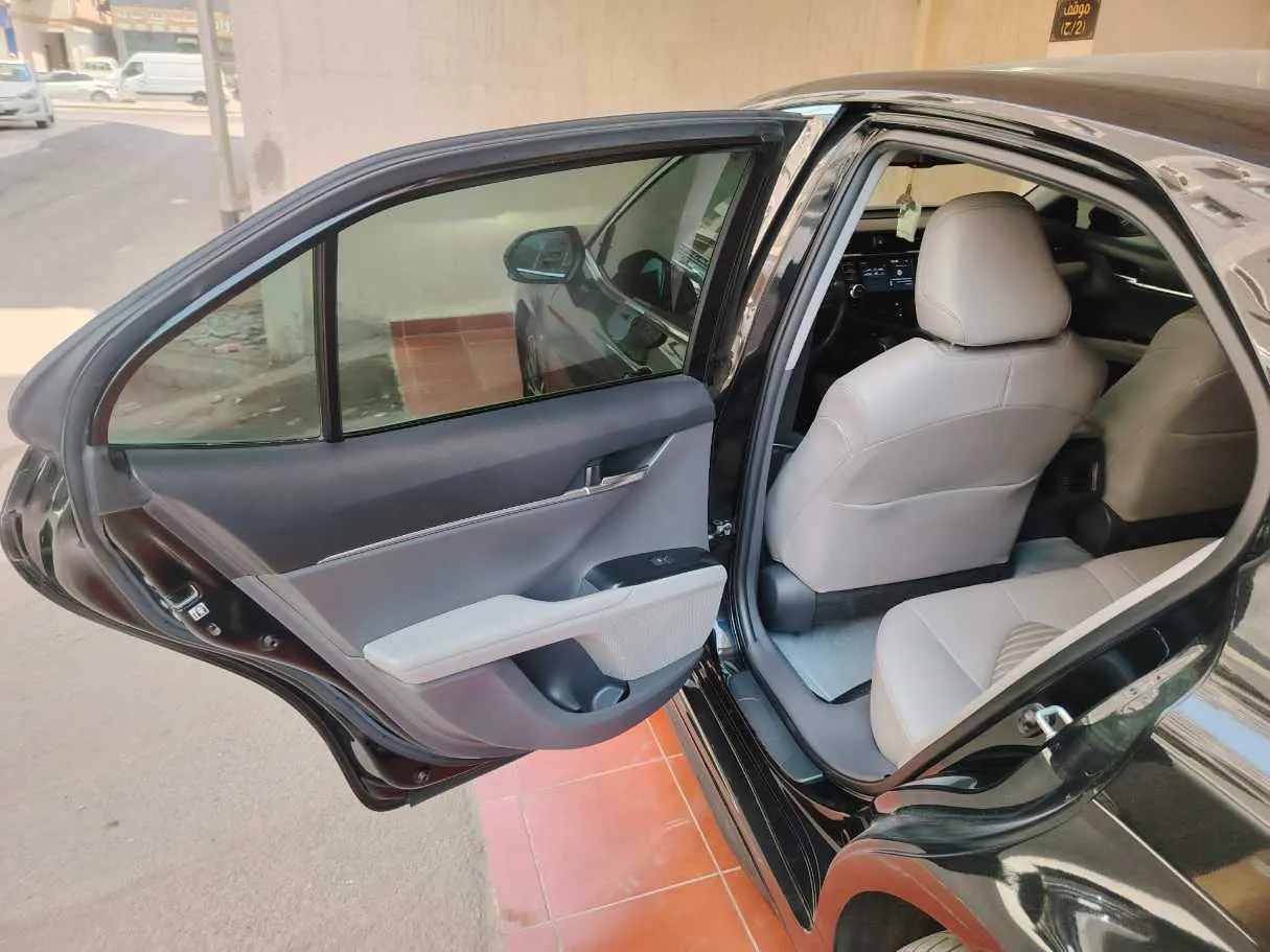Car image 17