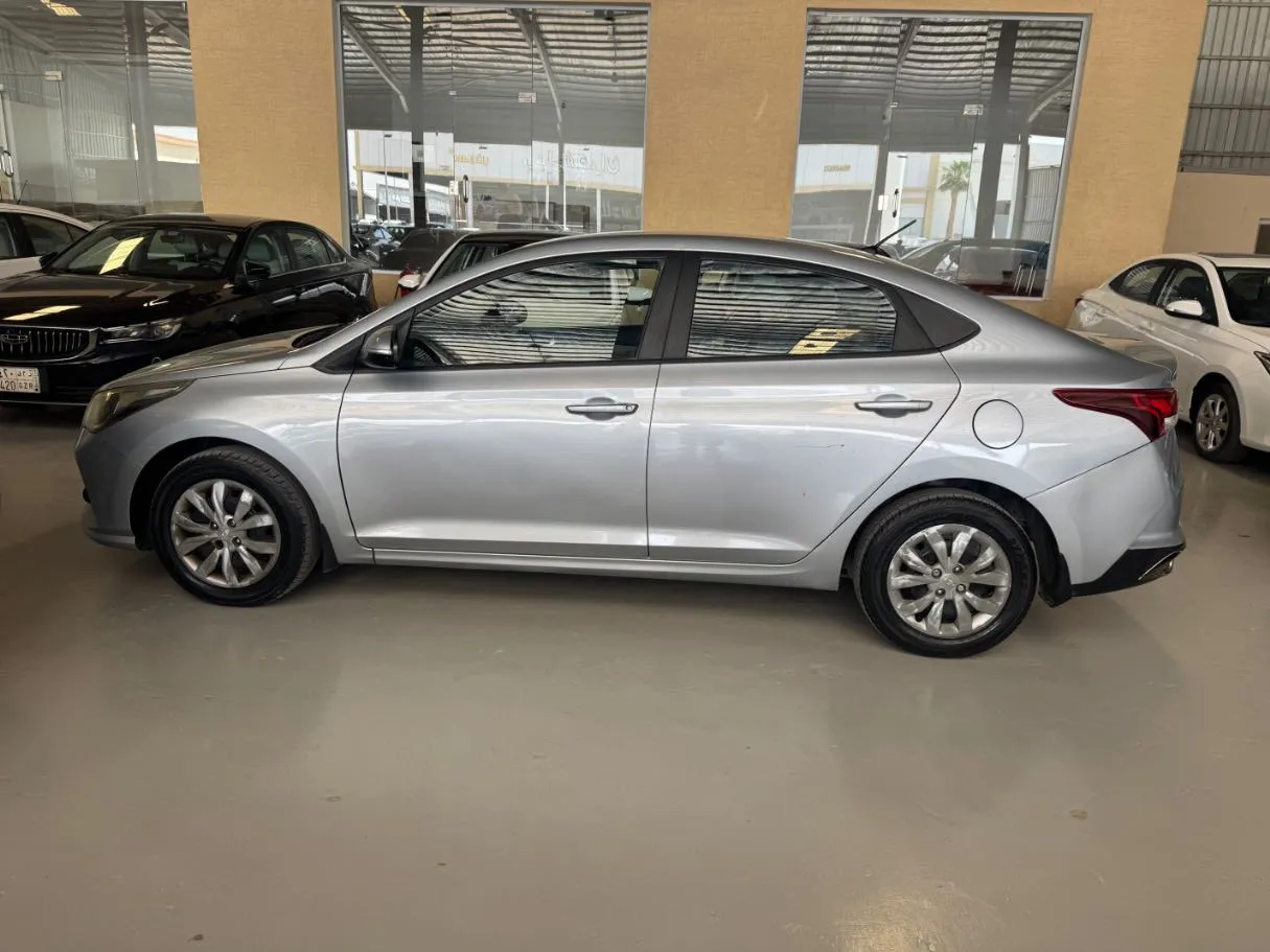 Car image 7