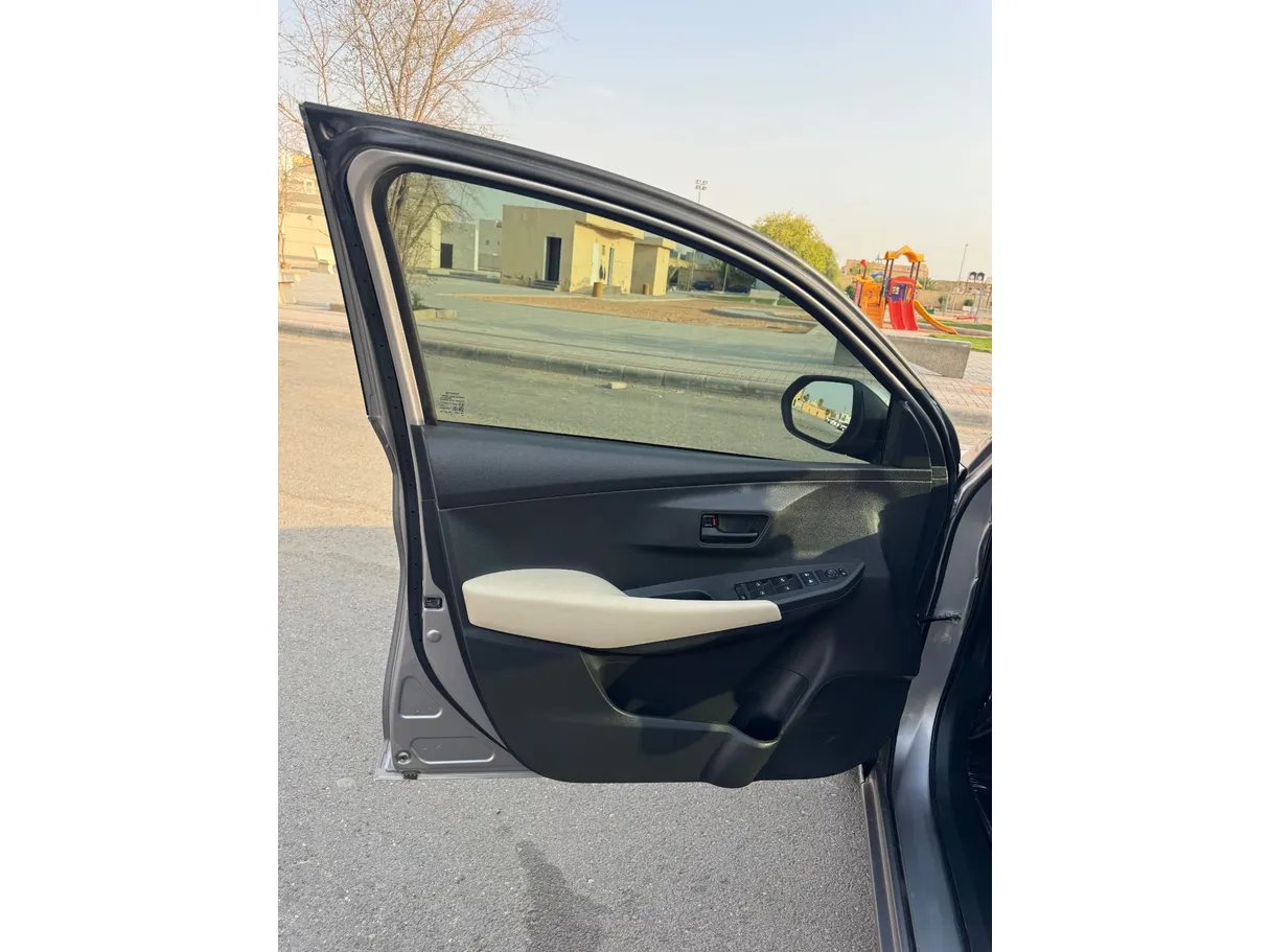 Car image 10