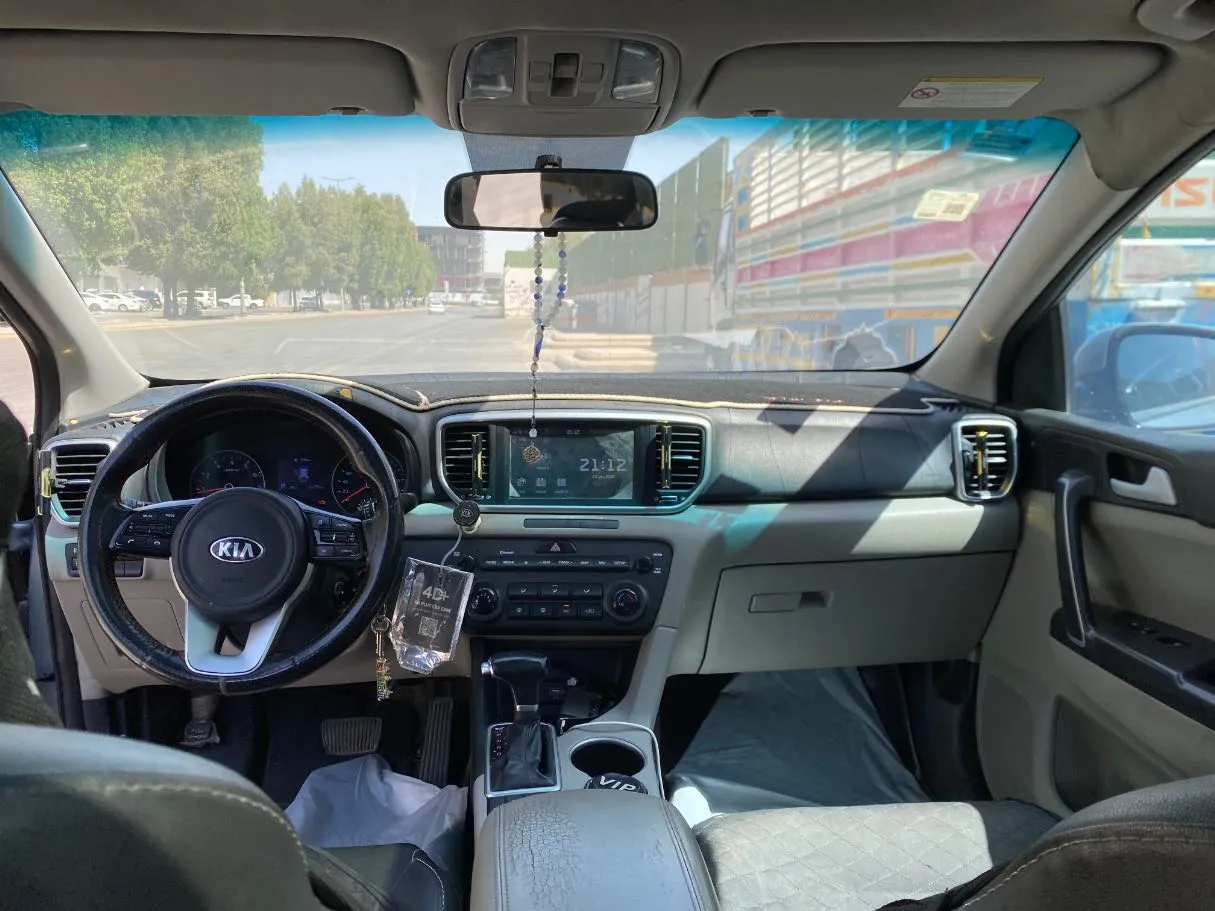 Car image 15