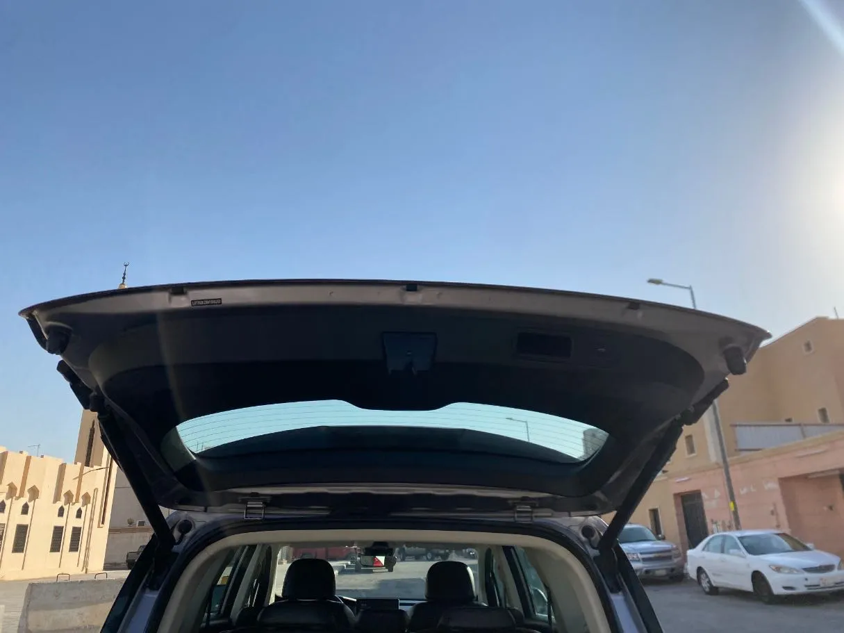 Car image 22