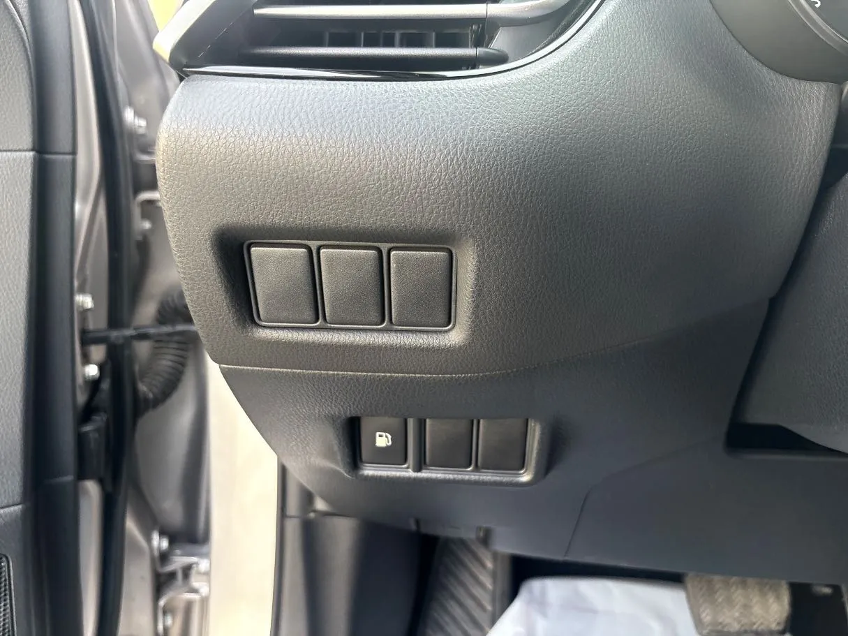 Car image 25
