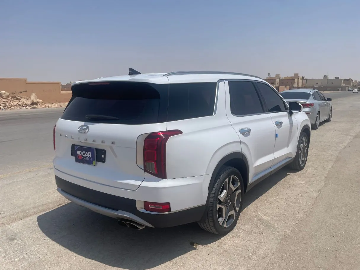 Car image 5