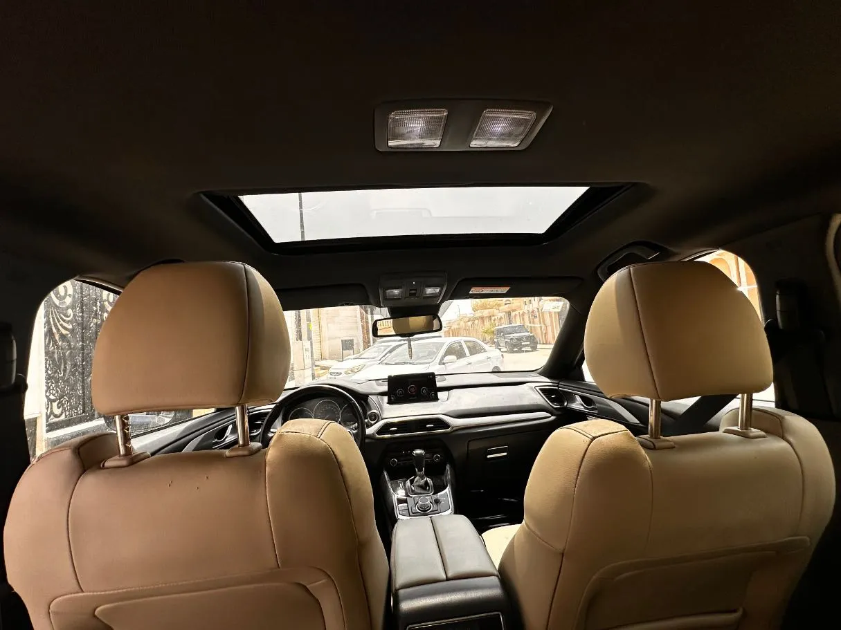 Car image 15