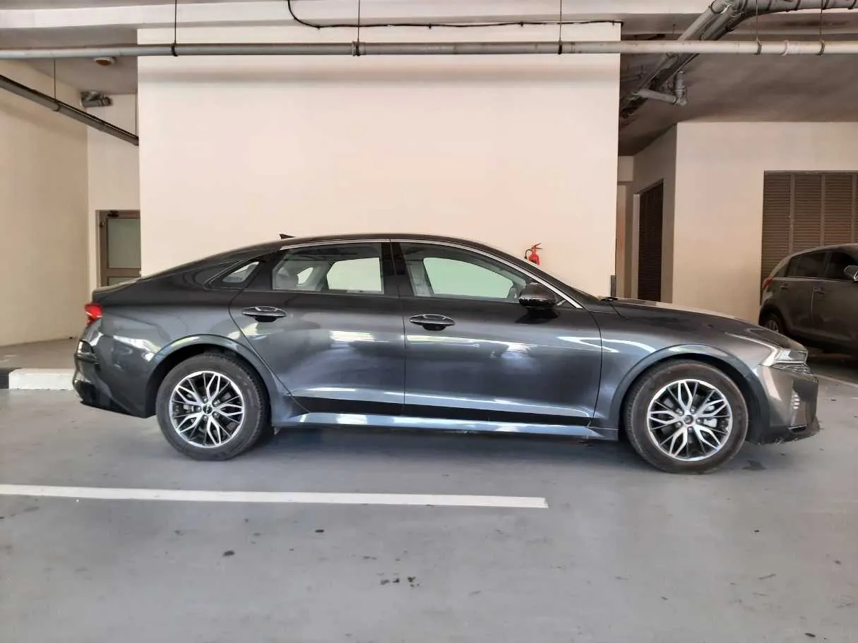 Car image 8