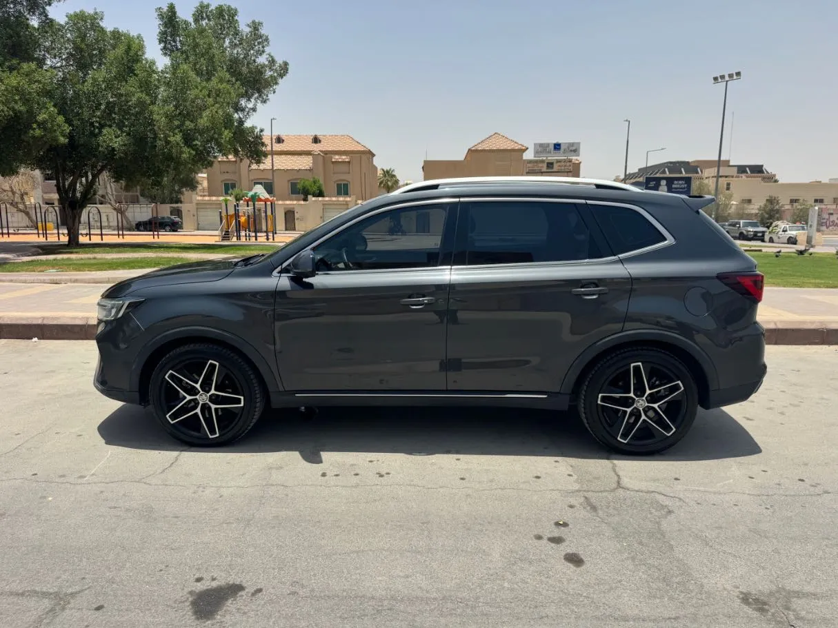 Car image 8