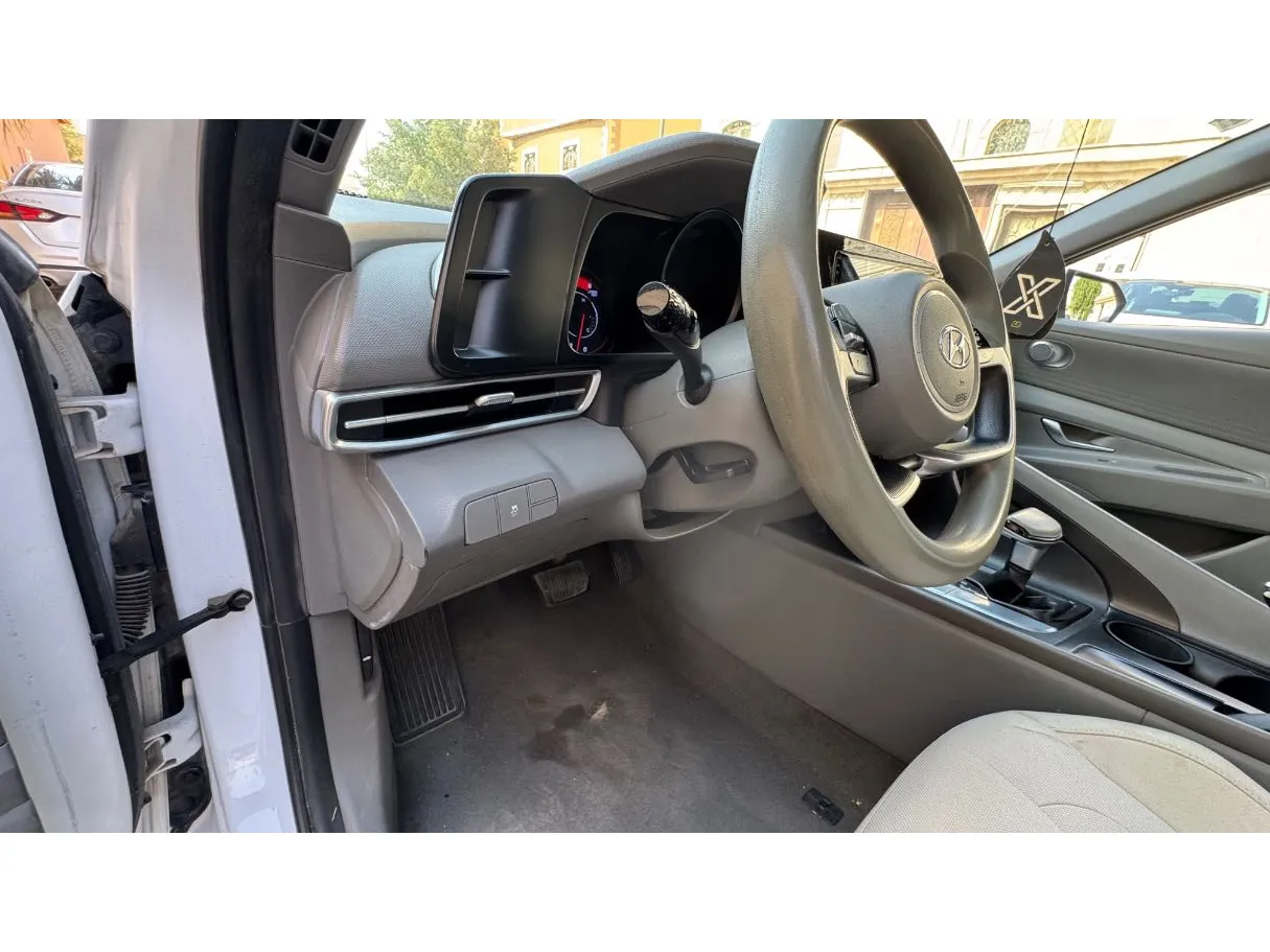 Car image 23