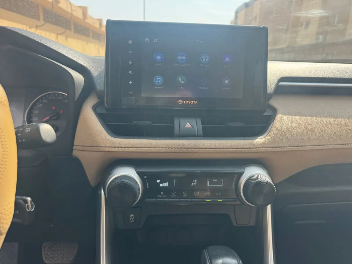 Car image 16