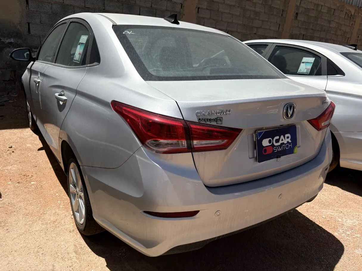 Car image 5