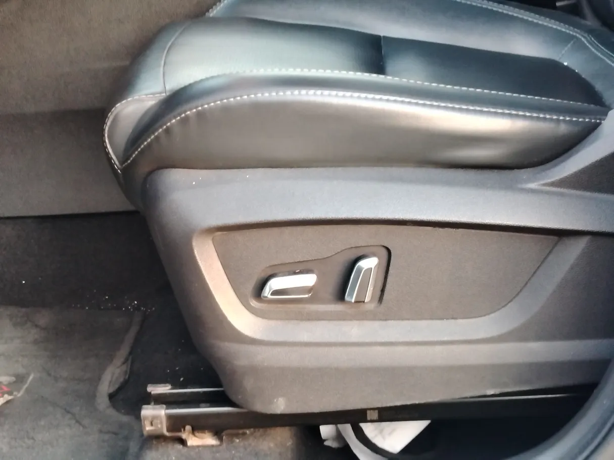 Car image 29