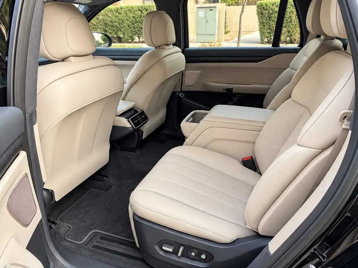 Car image 37