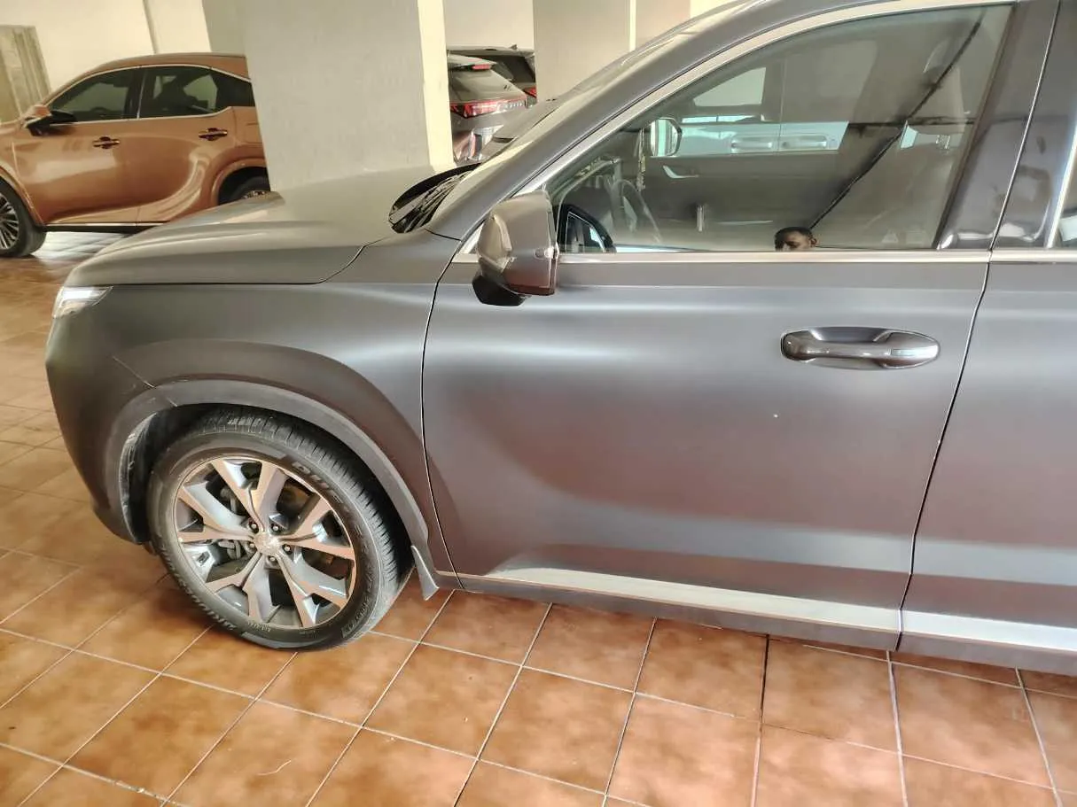 Car image 9