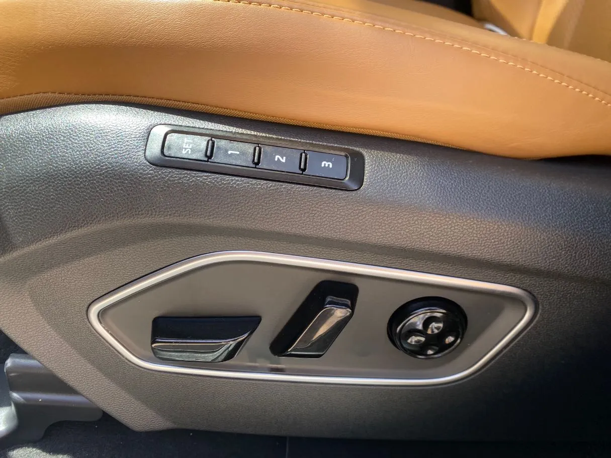 Car image 29
