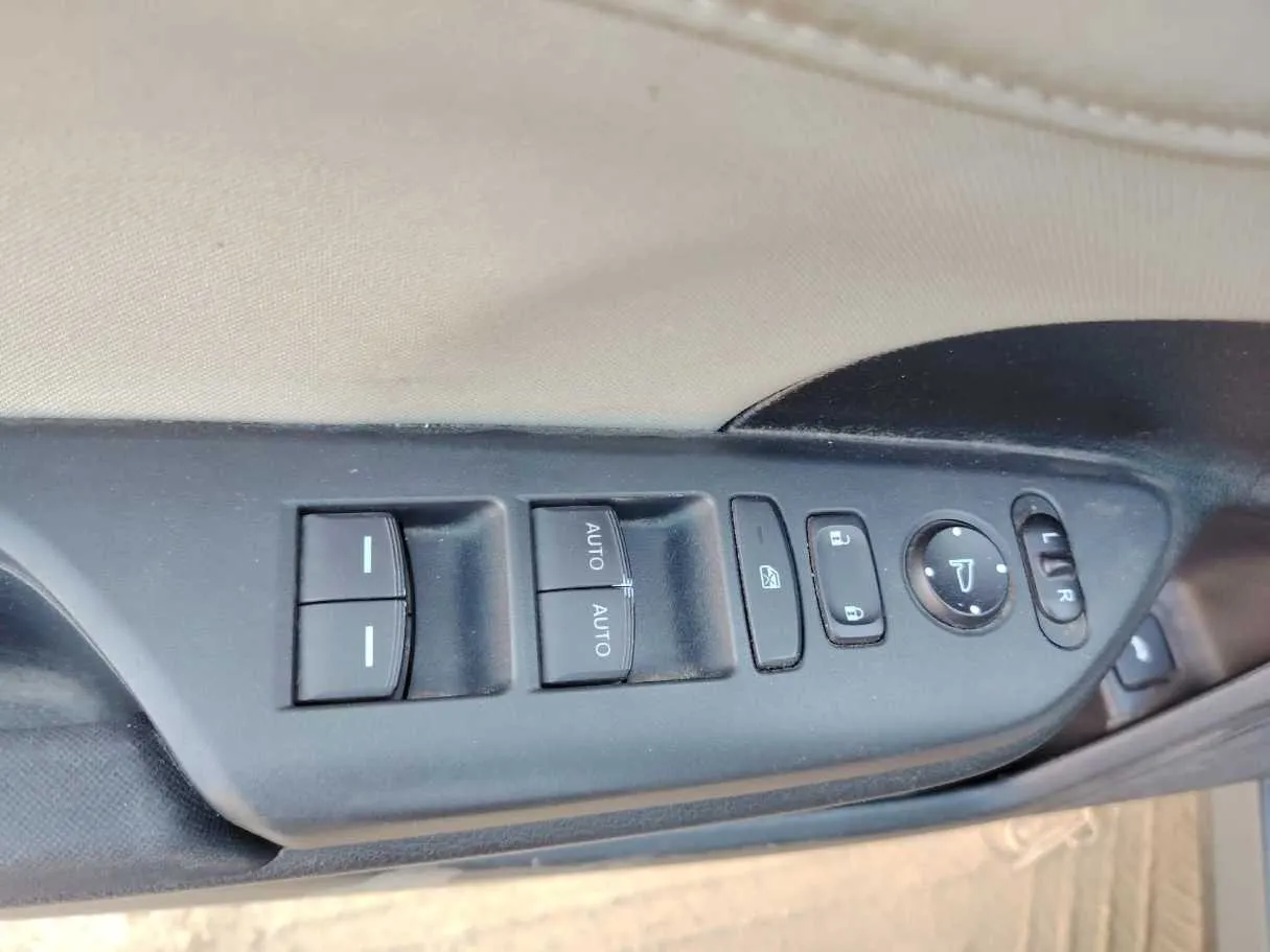 Car image 34