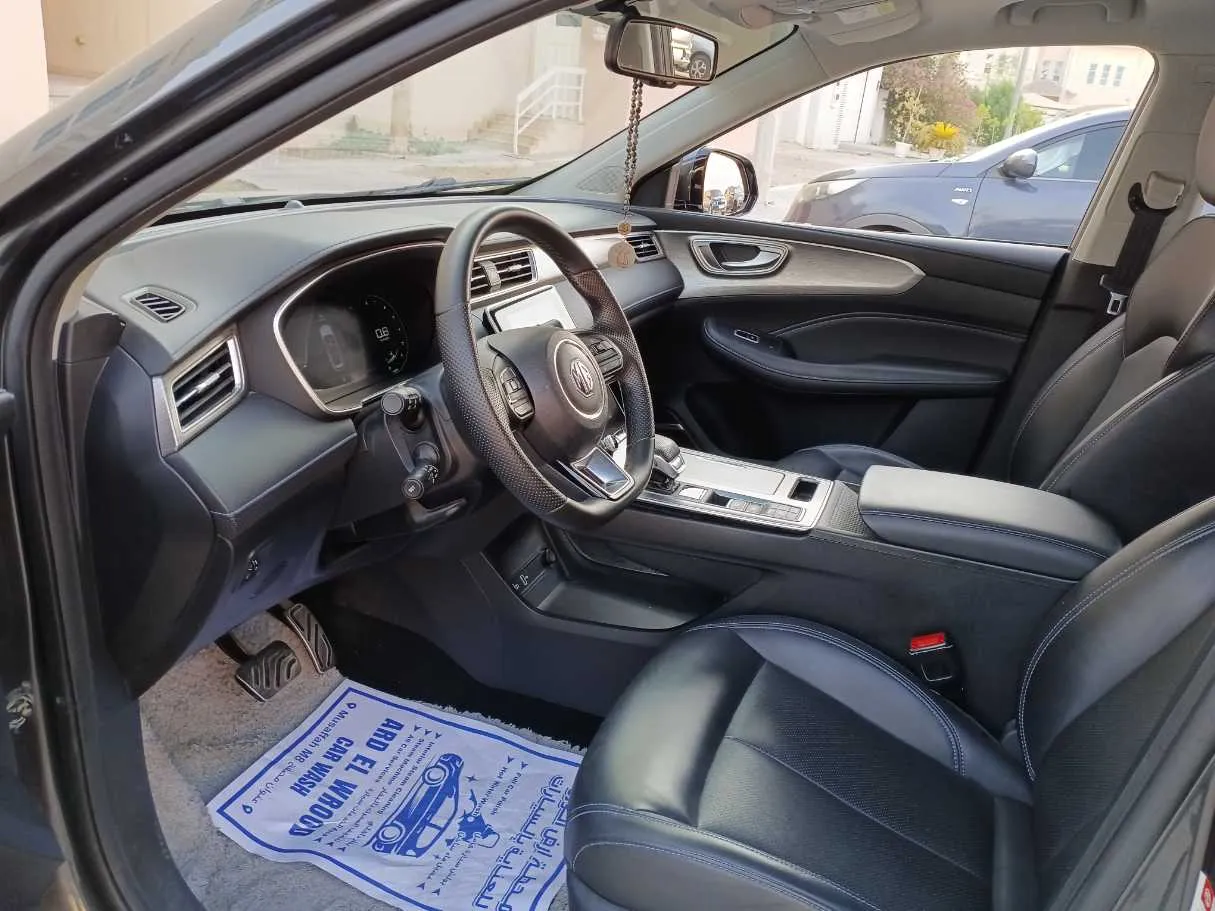 Car image 11