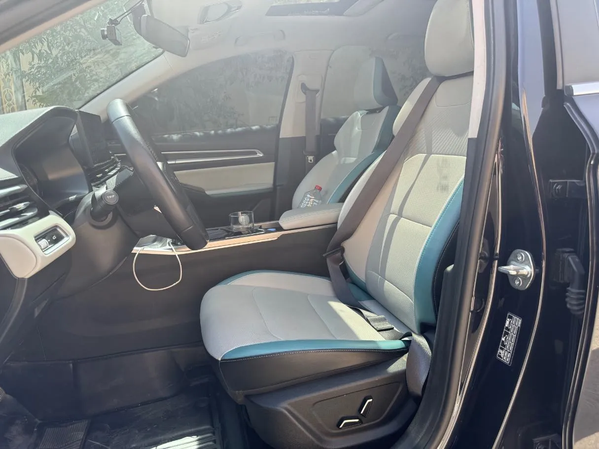 Car image 11