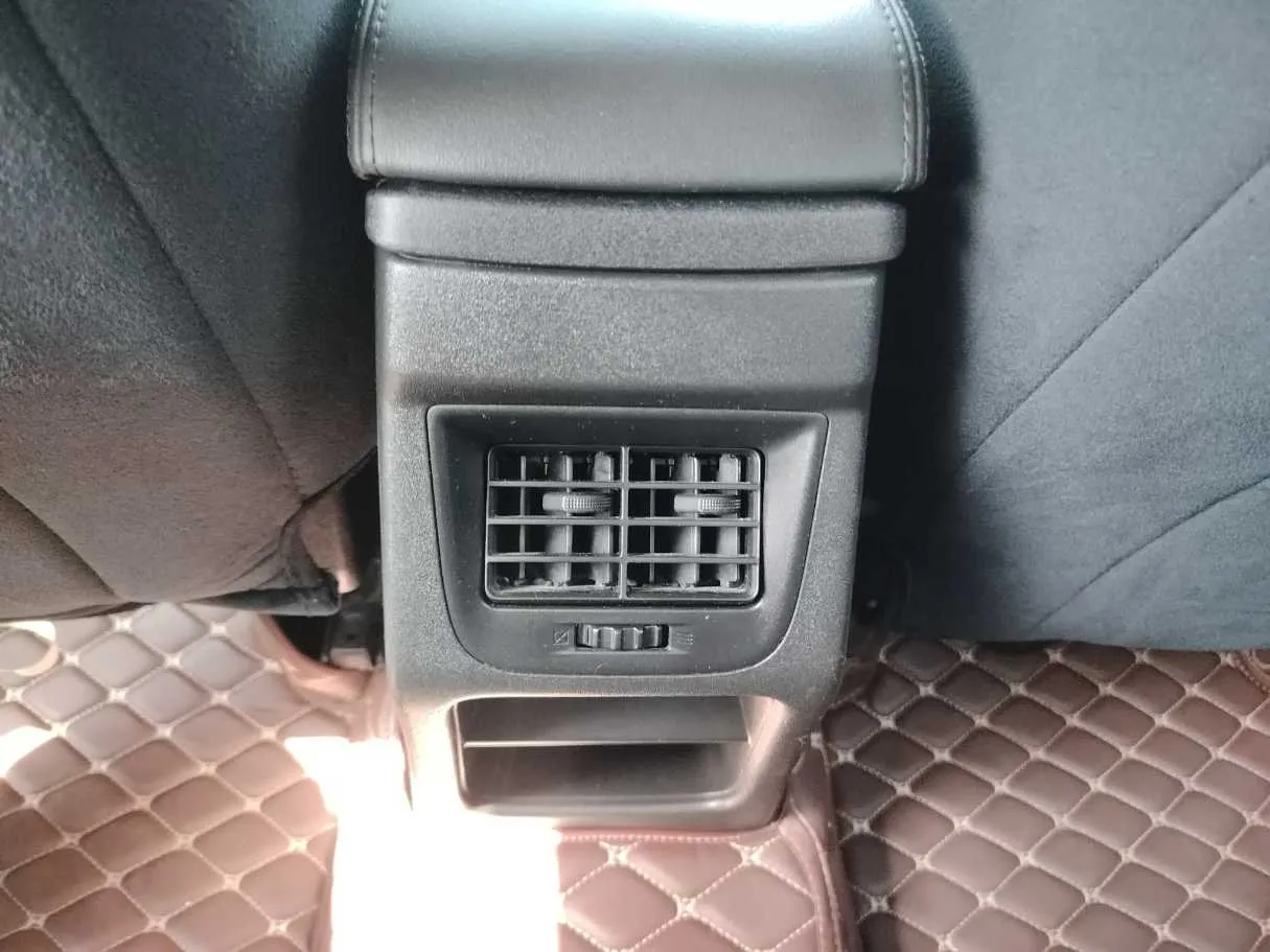 Car image 38