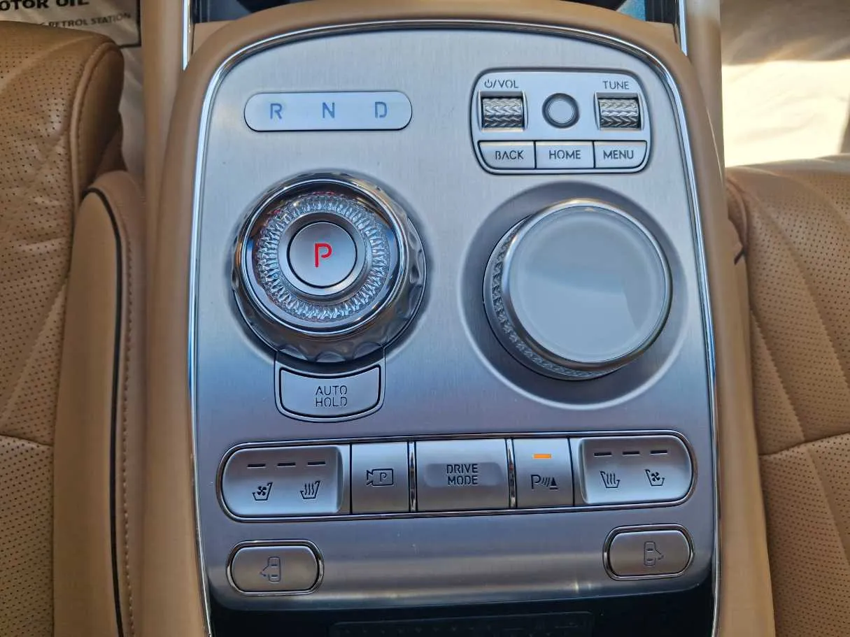 Car image 16