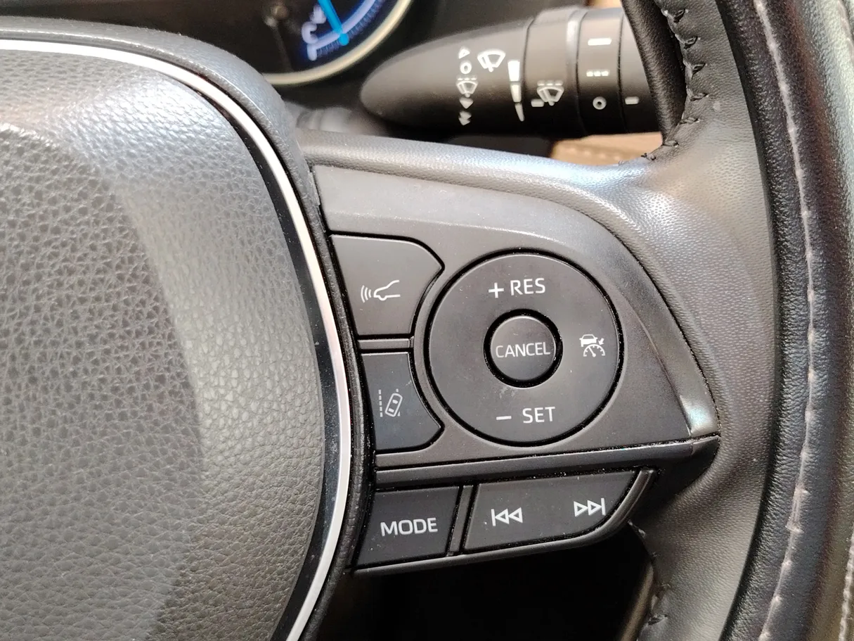 Car image 30