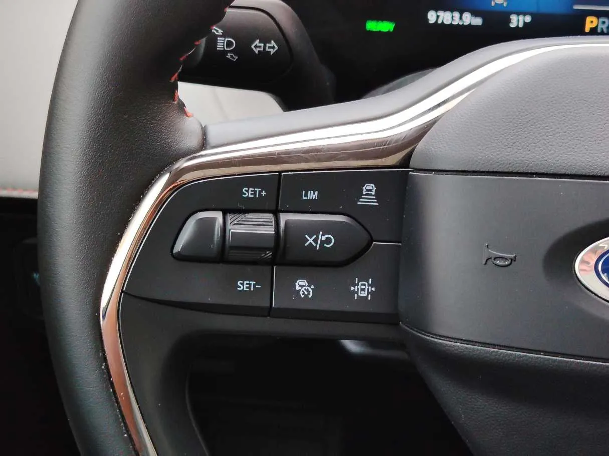 Car image 35