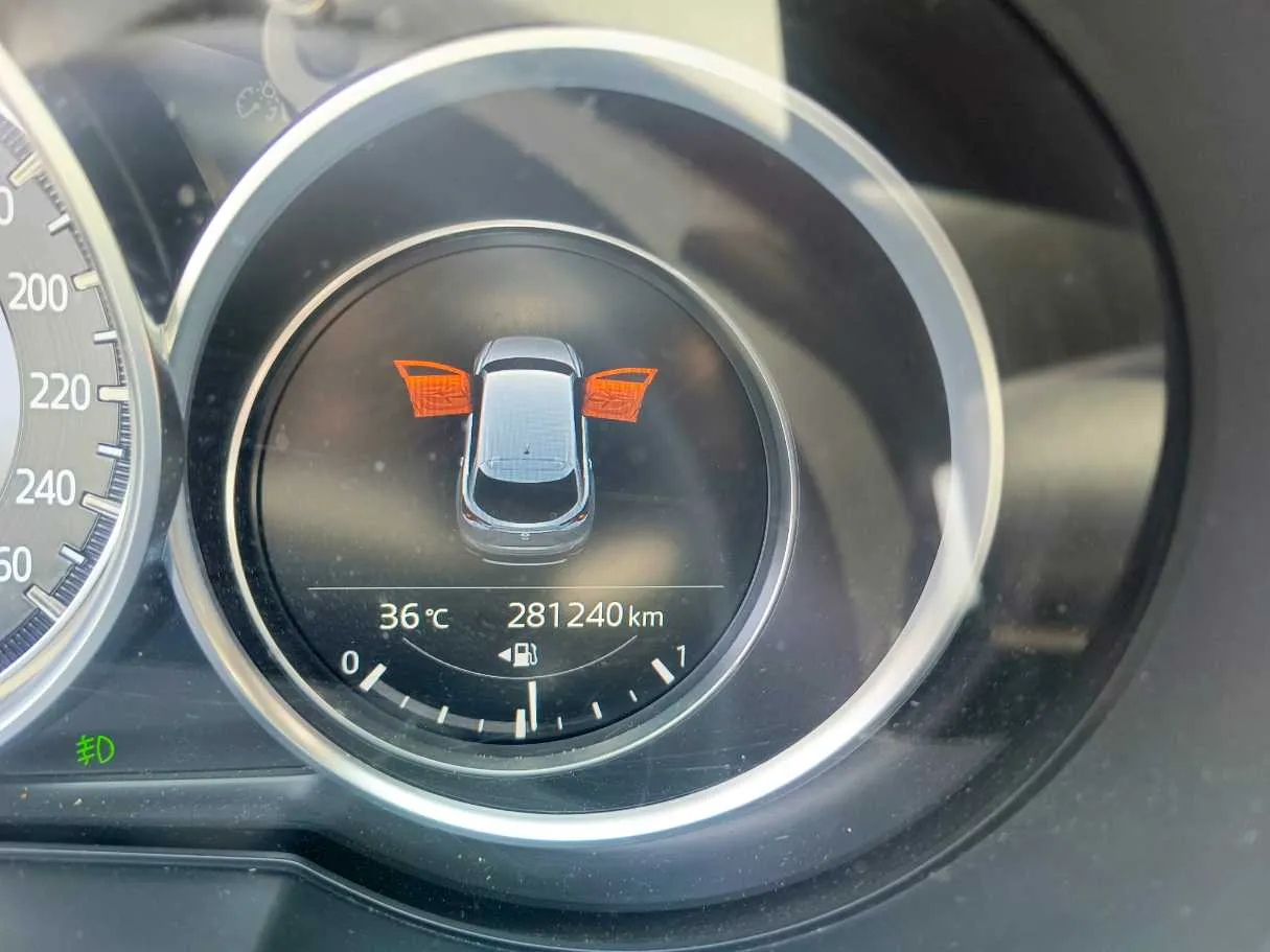 Car image 28